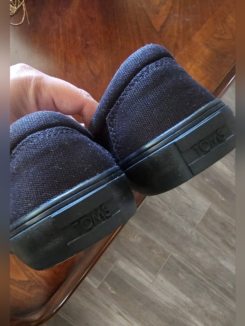 TOMS Classic Slip-ons in Black Canvas Womens Size 8 EUC - Picture 6 of 16